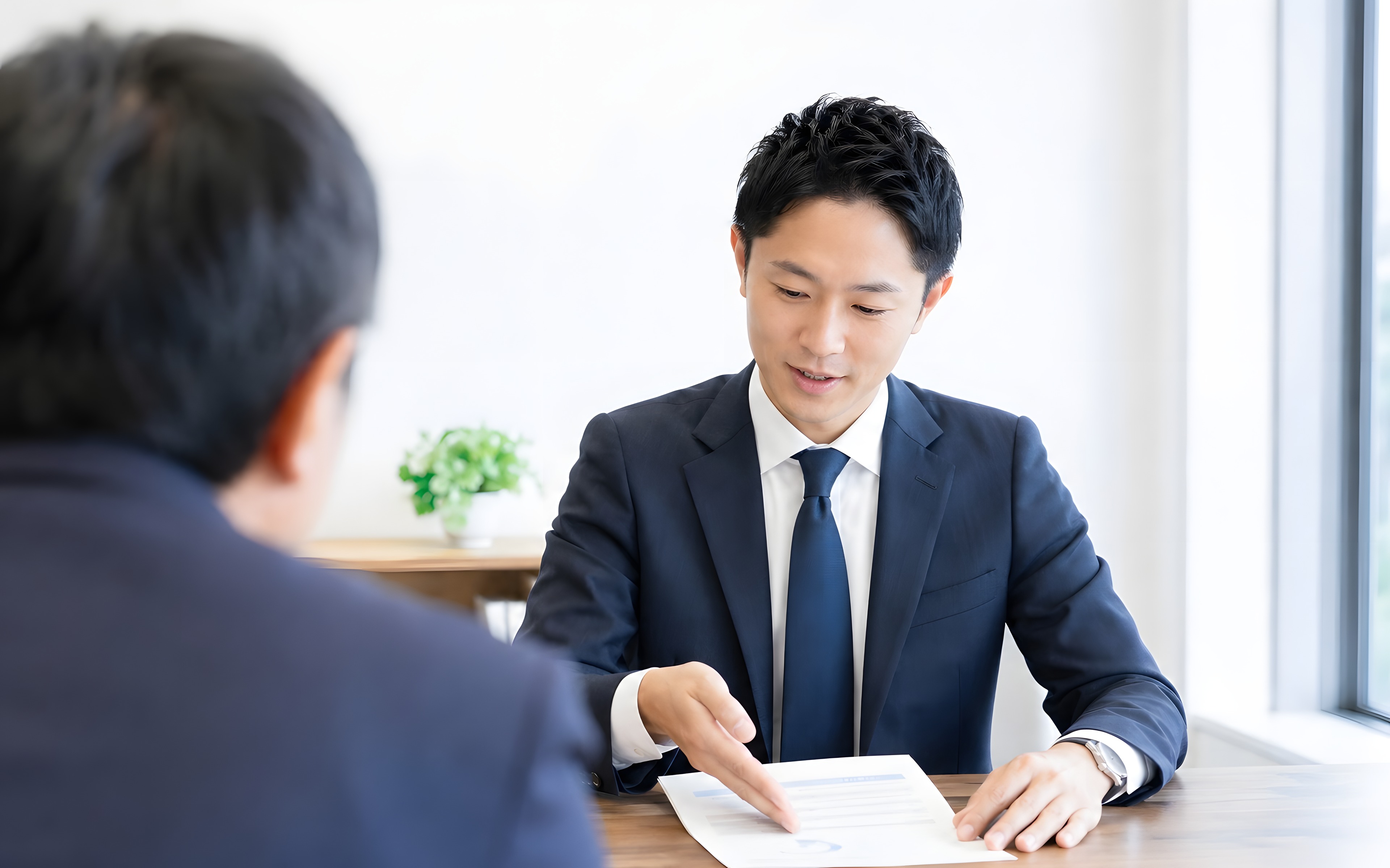 事務所⁠で⁠の相談⁠の様子